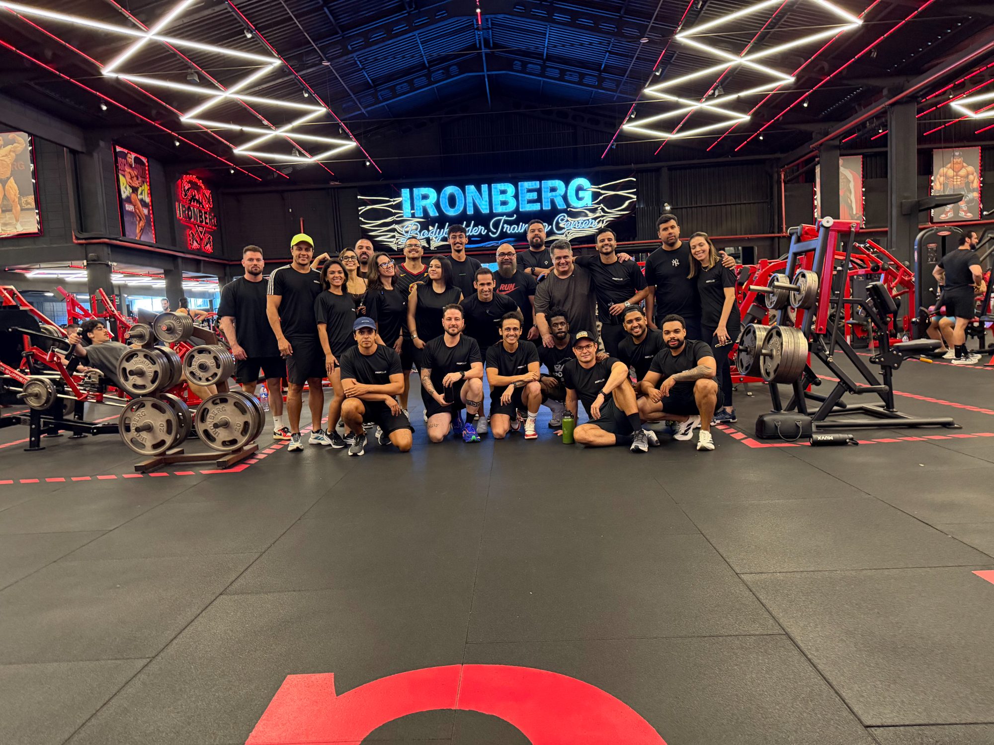 Foto de grupo no PROPDAY na academia